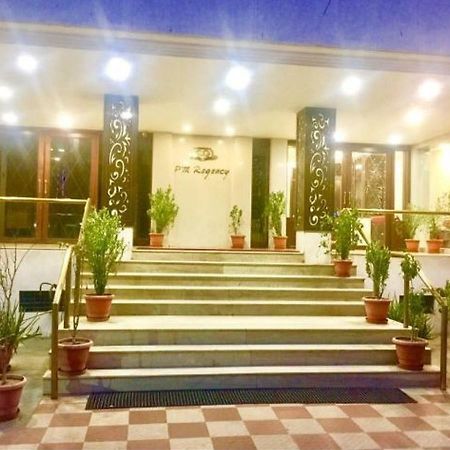 P M Regency Hotel Vadodara Ngoại thất bức ảnh