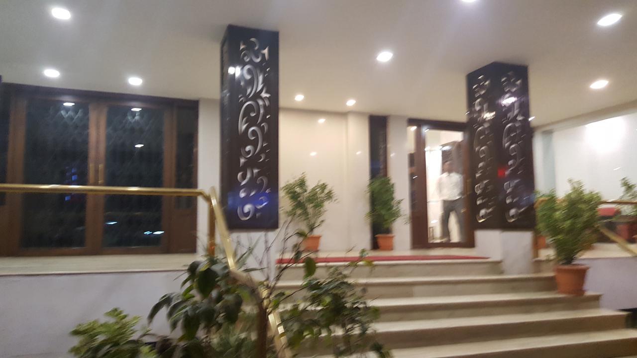 P M Regency Hotel Vadodara Ngoại thất bức ảnh