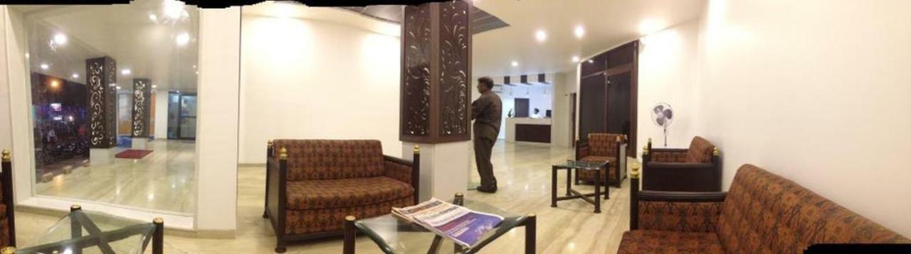P M Regency Hotel Vadodara Ngoại thất bức ảnh
